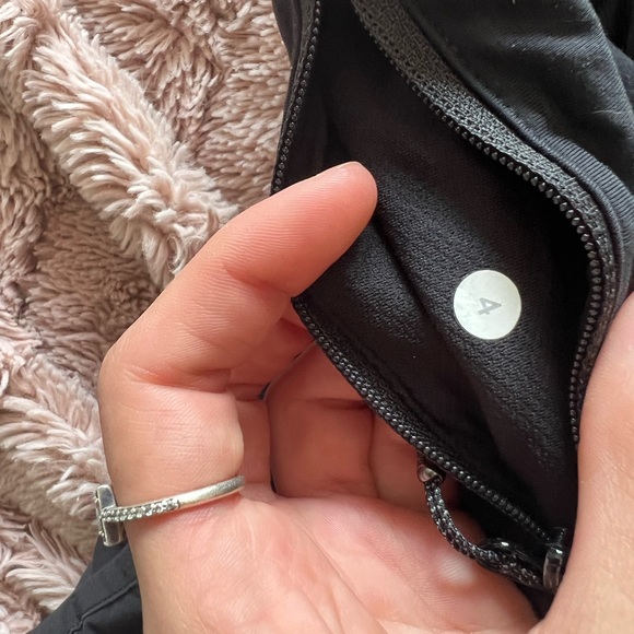 Lululemon speed up shorts - Picture 3 of 3